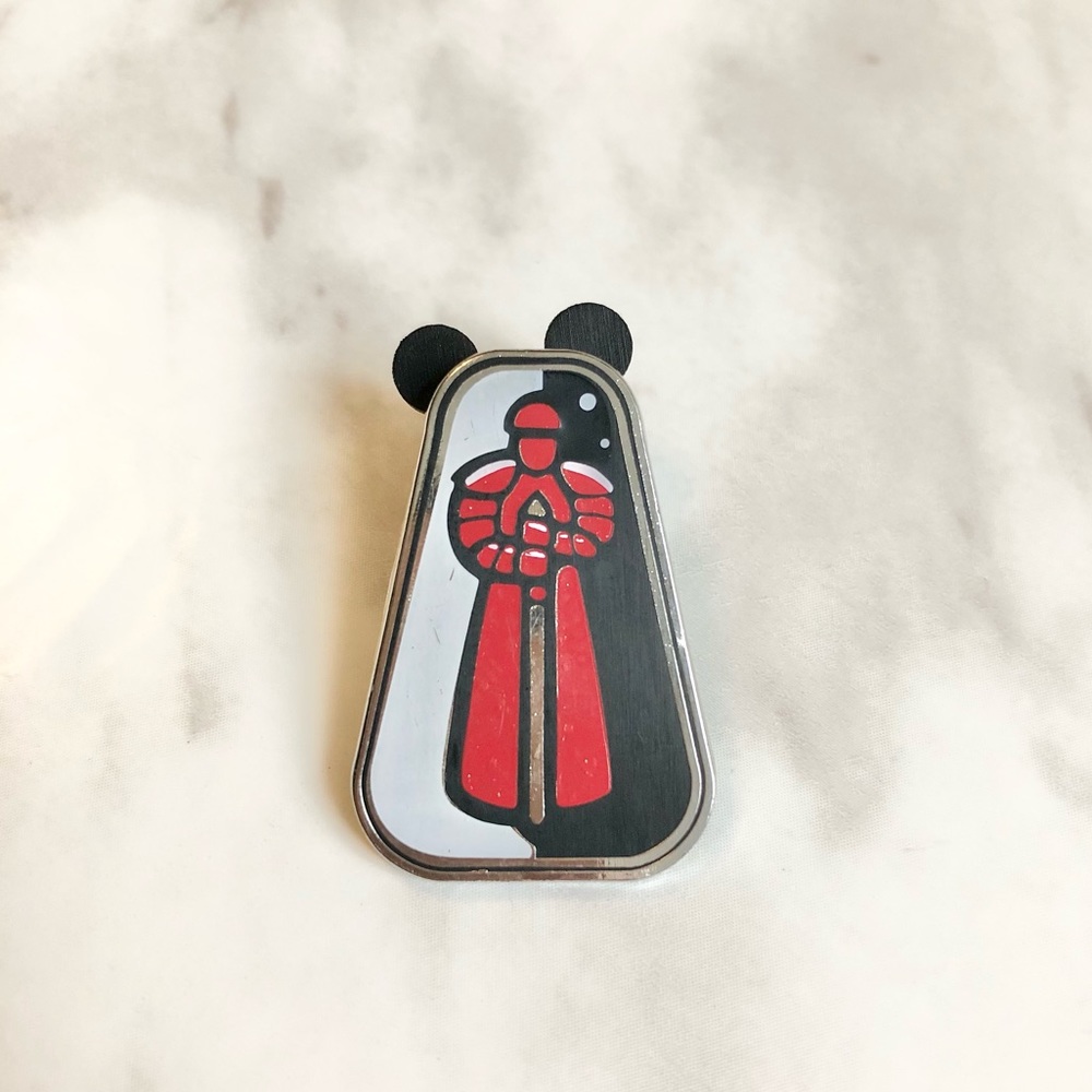 🎉 New Disney Parks Star Wars Praetorian Guard Pin